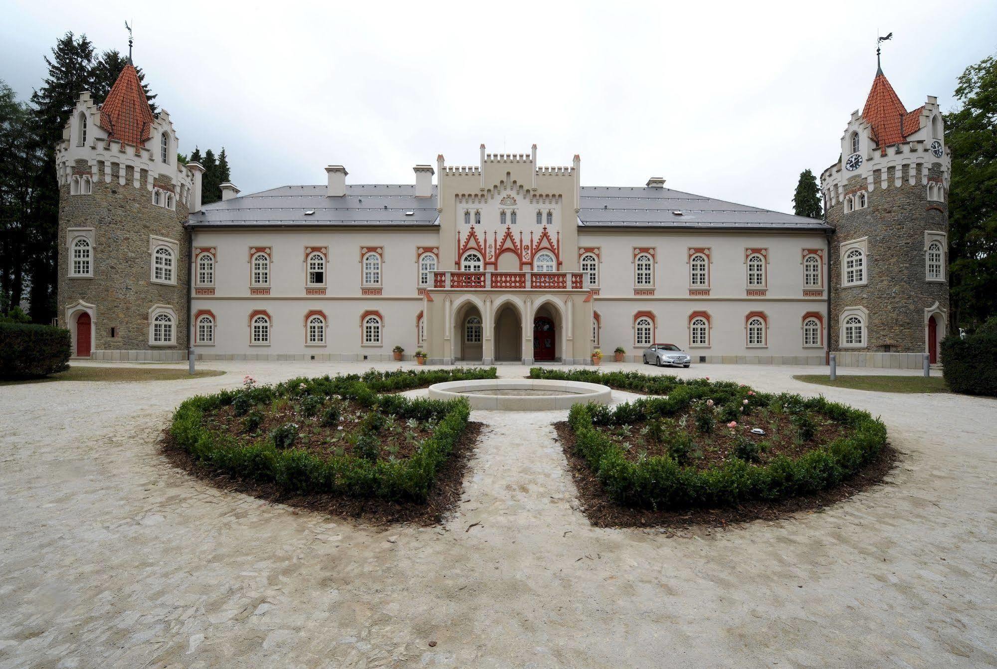 Chateau Herálec Boutique Hotel&Spa by L'Occitane Exterior foto